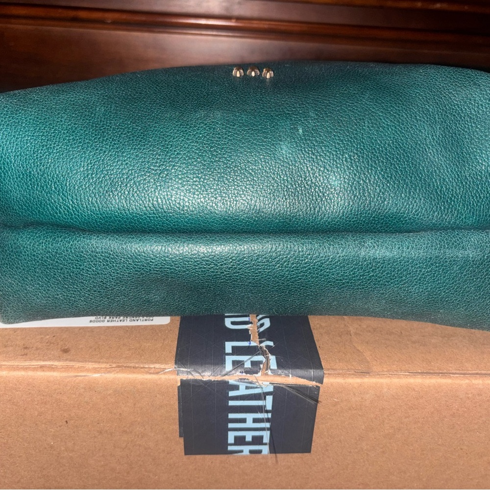 Portland Leather A/P Large Slouchy Shoulder Bag - Picture 4 of 6